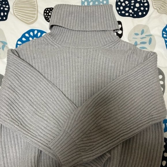 Aritzia Sweaters - Aritzia Sweater for Sale!!